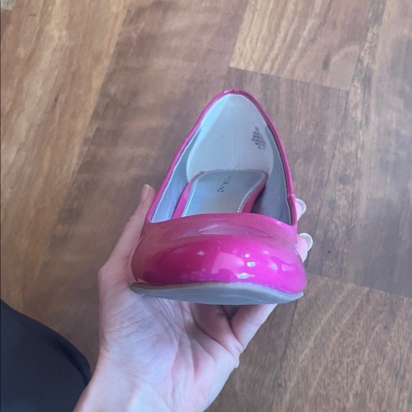 Like new Bandolino Fuchsia Heels - Picture 4 of 12